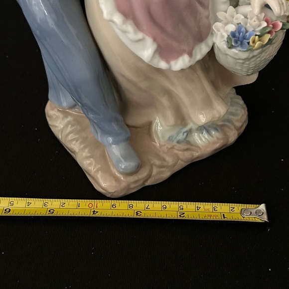 Boy and Girl Porcelain Figurine by Mallorca - Picture 6 of 8